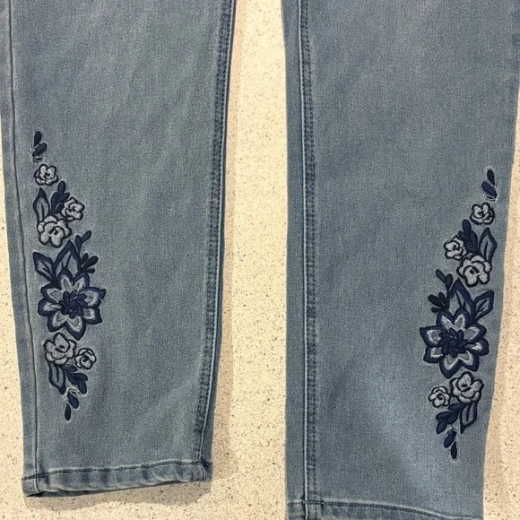 DG2 by Diane Gilman Floral Embroidered Gray Jeans - Picture 3 of 4